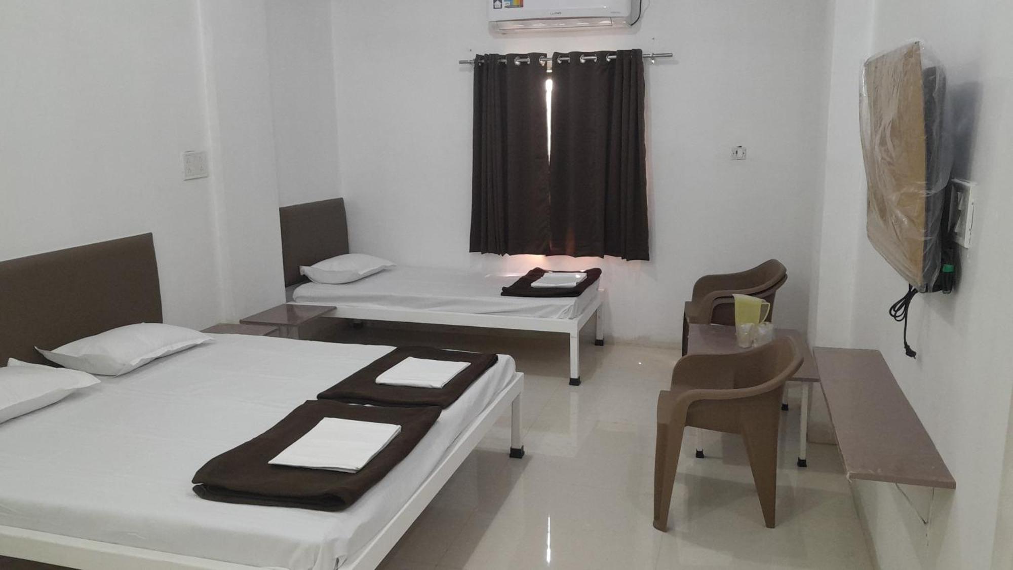 Hotel Gulati Suites Washim Kültér fotó